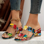 "Flora - Sandalen mit doppeltem Riemen" could be rewritten as "Flora - Doppelschnallen-Sandalen".