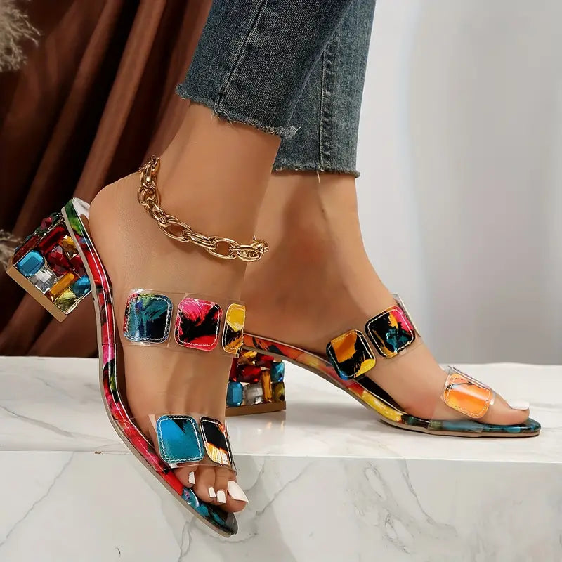 "Flora - Sandalen mit doppeltem Riemen" could be rewritten as "Flora - Doppelschnallen-Sandalen".